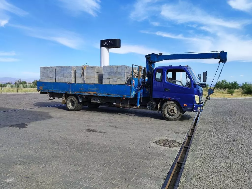 Foton BJ1049 SMJ5040, Краны-манипуляторы