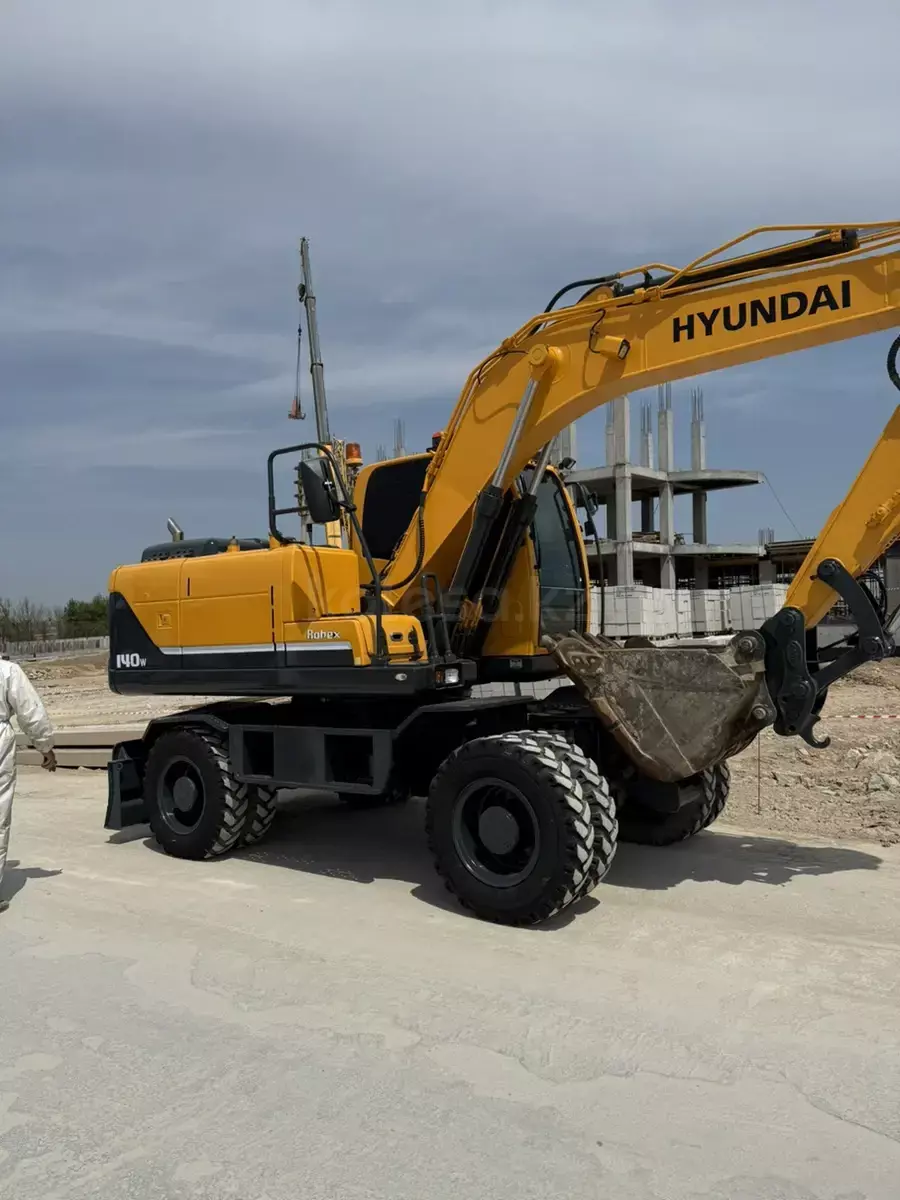 Hyundai R140W-7A