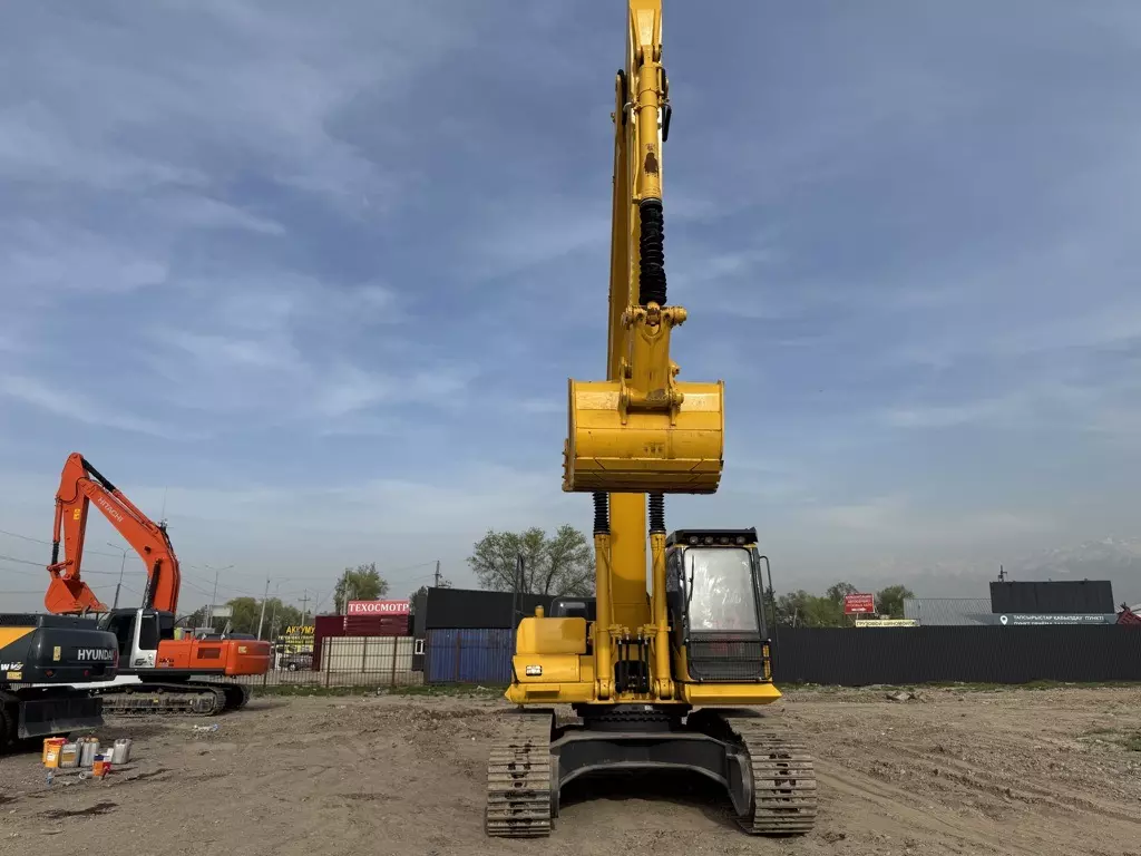 Komatsu PC360-7