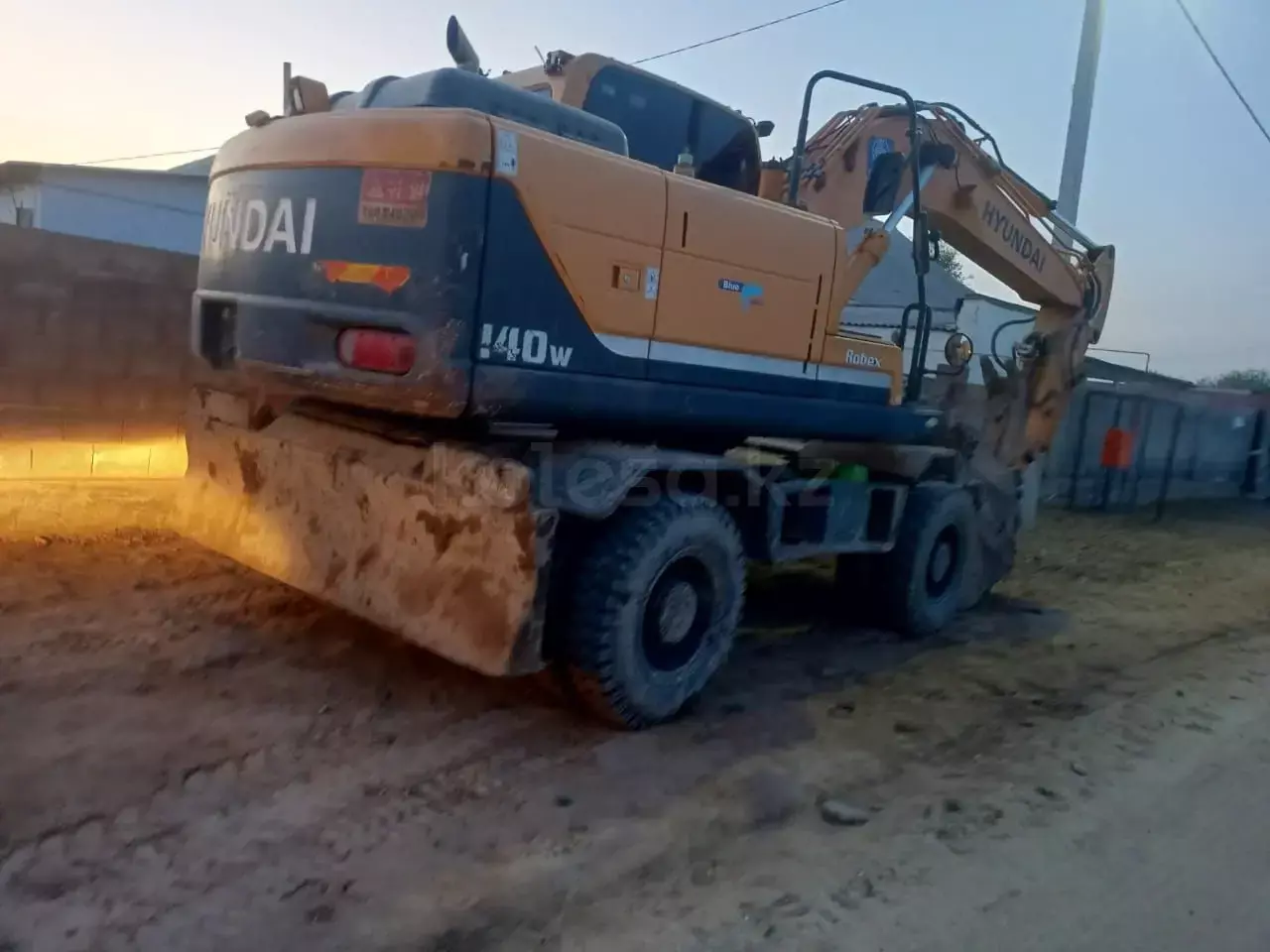 Hyundai R140W-7