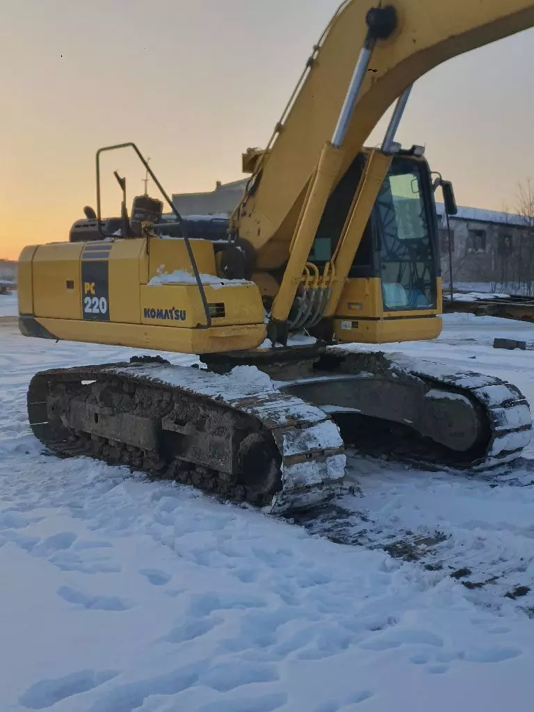 Komatsu PC220, Гусеничные экскаваторы