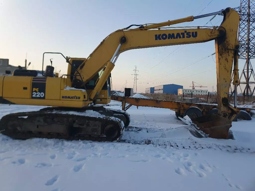 Komatsu PC220, Гусеничные экскаваторы