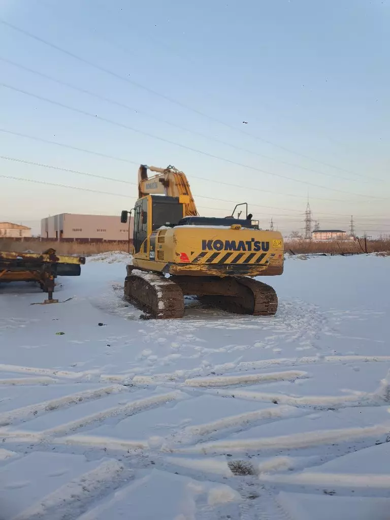 Komatsu PC220, Гусеничные экскаваторы
