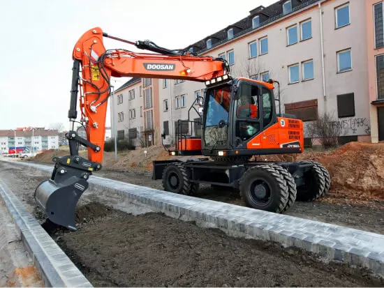 DOOSAN / DEVELON