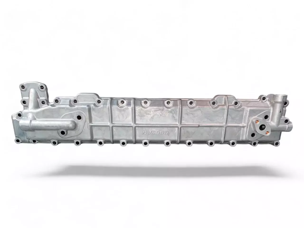 Крышка маслоохладителя HOUSING OIL COOLER Doosan DB58 65.05604-0013B 110975-00027 Код: 110975-00027
