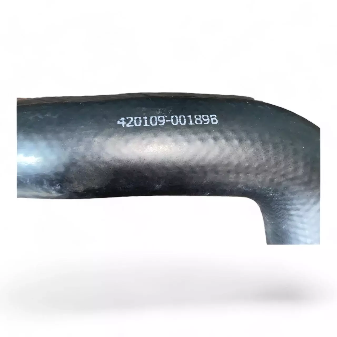 Патрубок радиатора нижний на Doosan Develon 420109-00189B 420109-00189 Код: 420109-00189B
