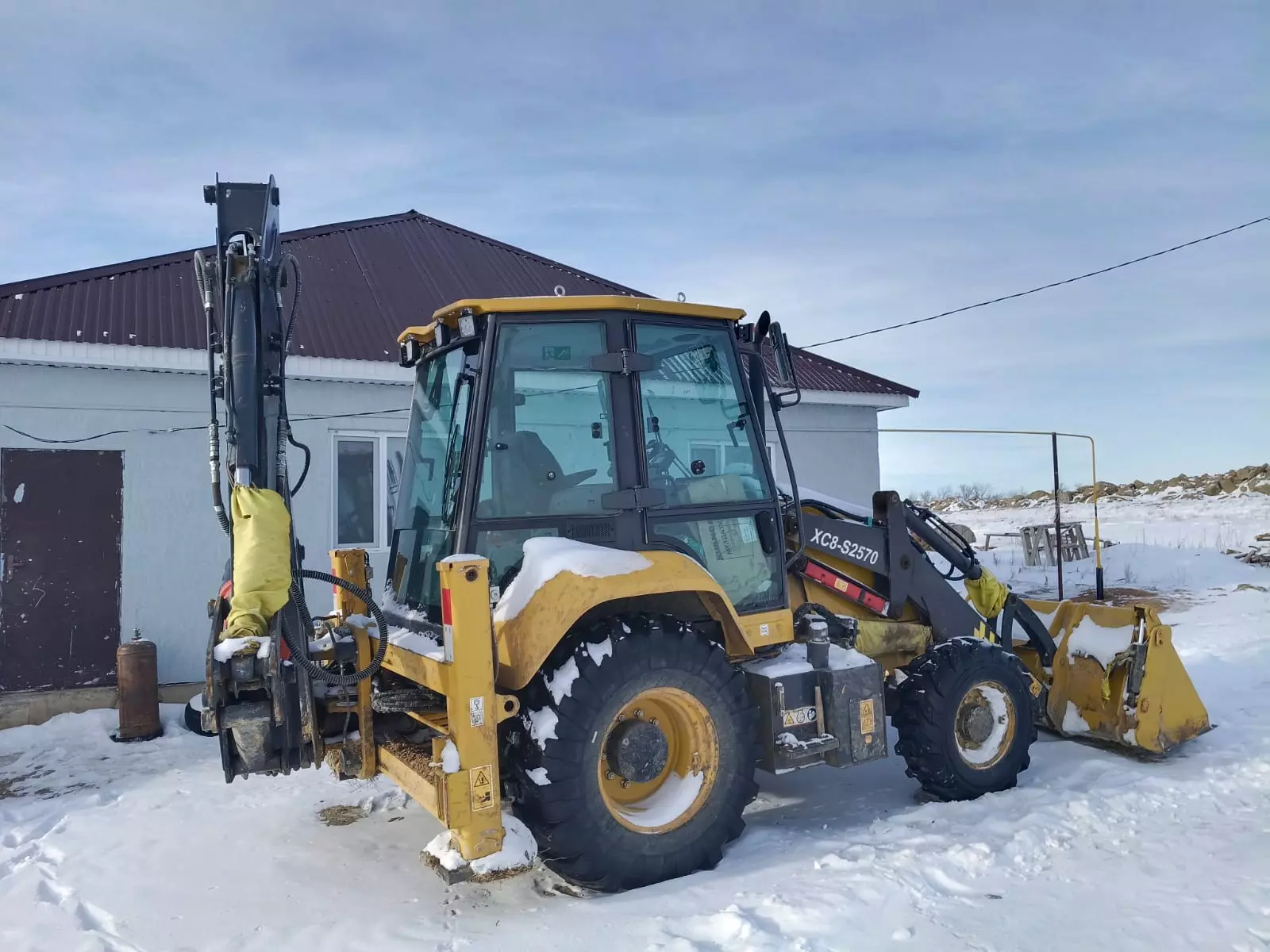 XCMG XC8-S2570, Экскаваторы-погрузчики