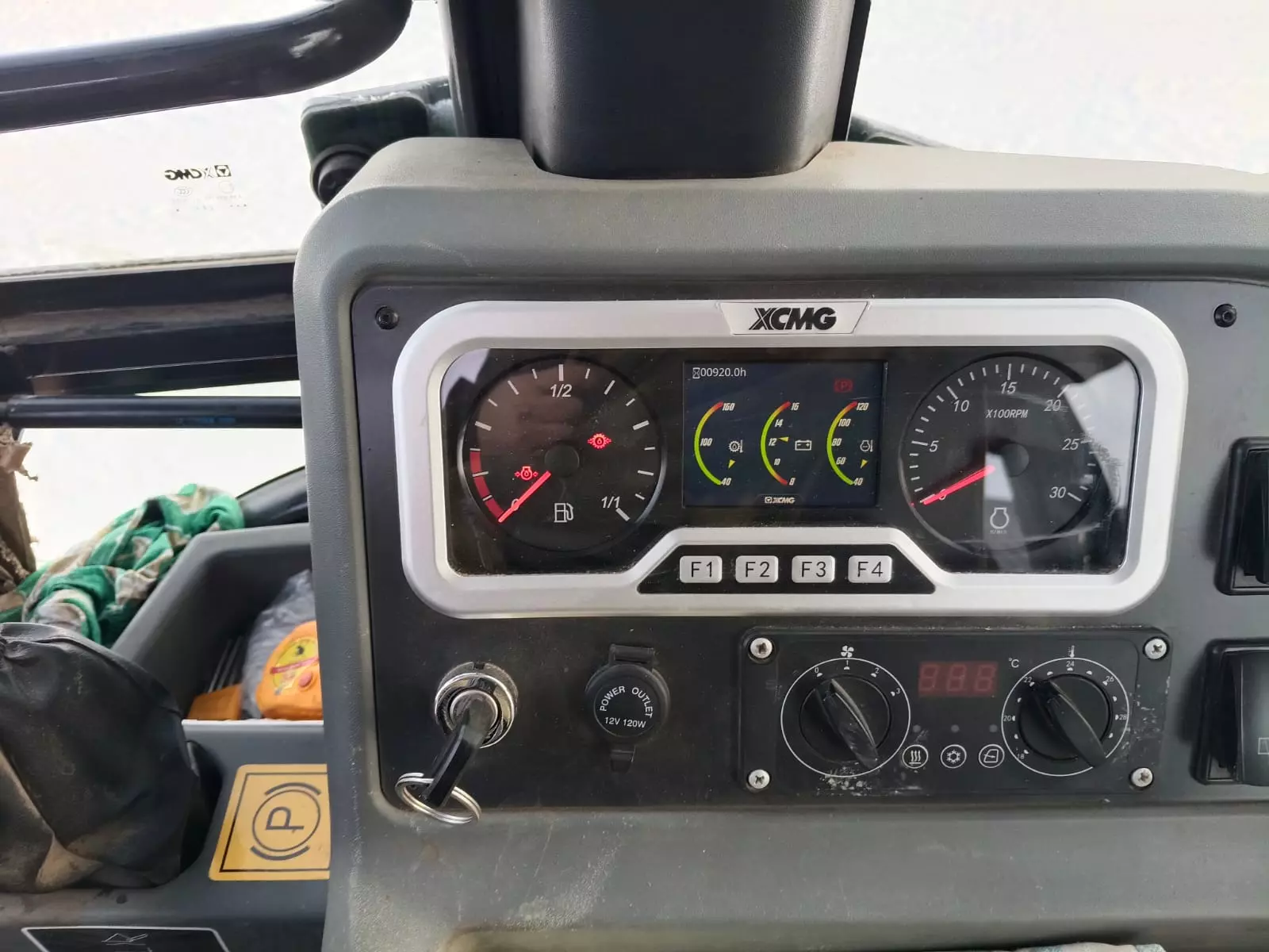 XCMG XC8-S2570, Экскаваторы-погрузчики