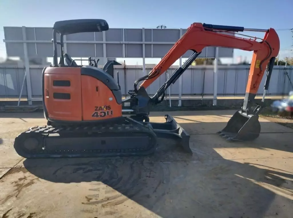 HITACHI