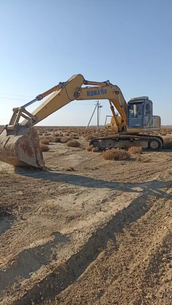 Komatsu PC220, Гусеничные экскаваторы