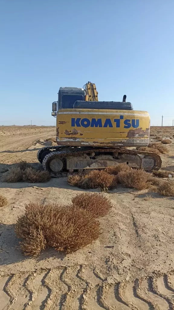 Komatsu PC220, Гусеничные экскаваторы