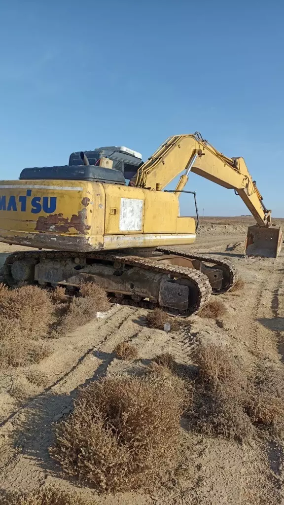 Komatsu PC220, Гусеничные экскаваторы