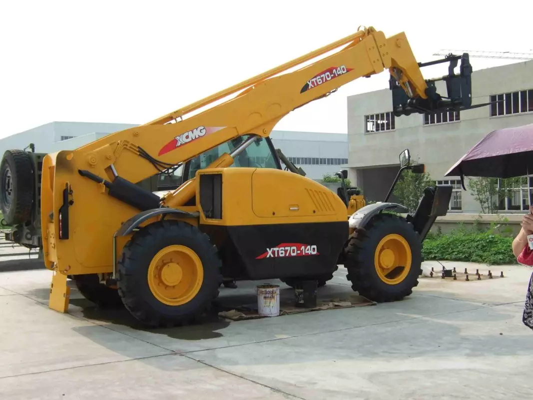 XT670-140, Телескопические погрузчики
