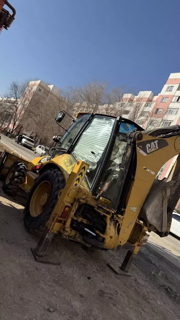 Caterpillar 422E, Экскаваторы-погрузчики