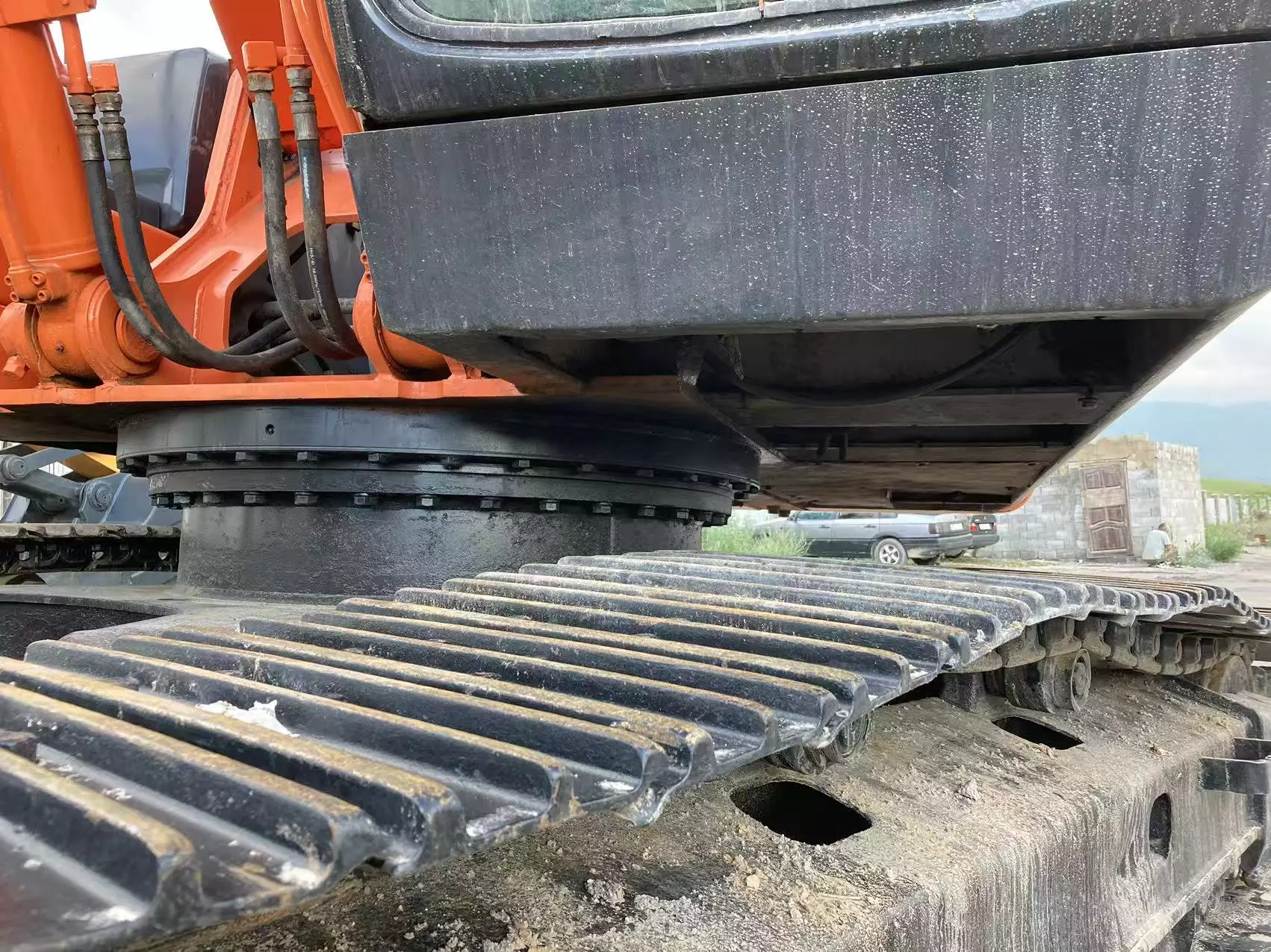 Hitachi ZX230, Гусеничные экскаваторы
