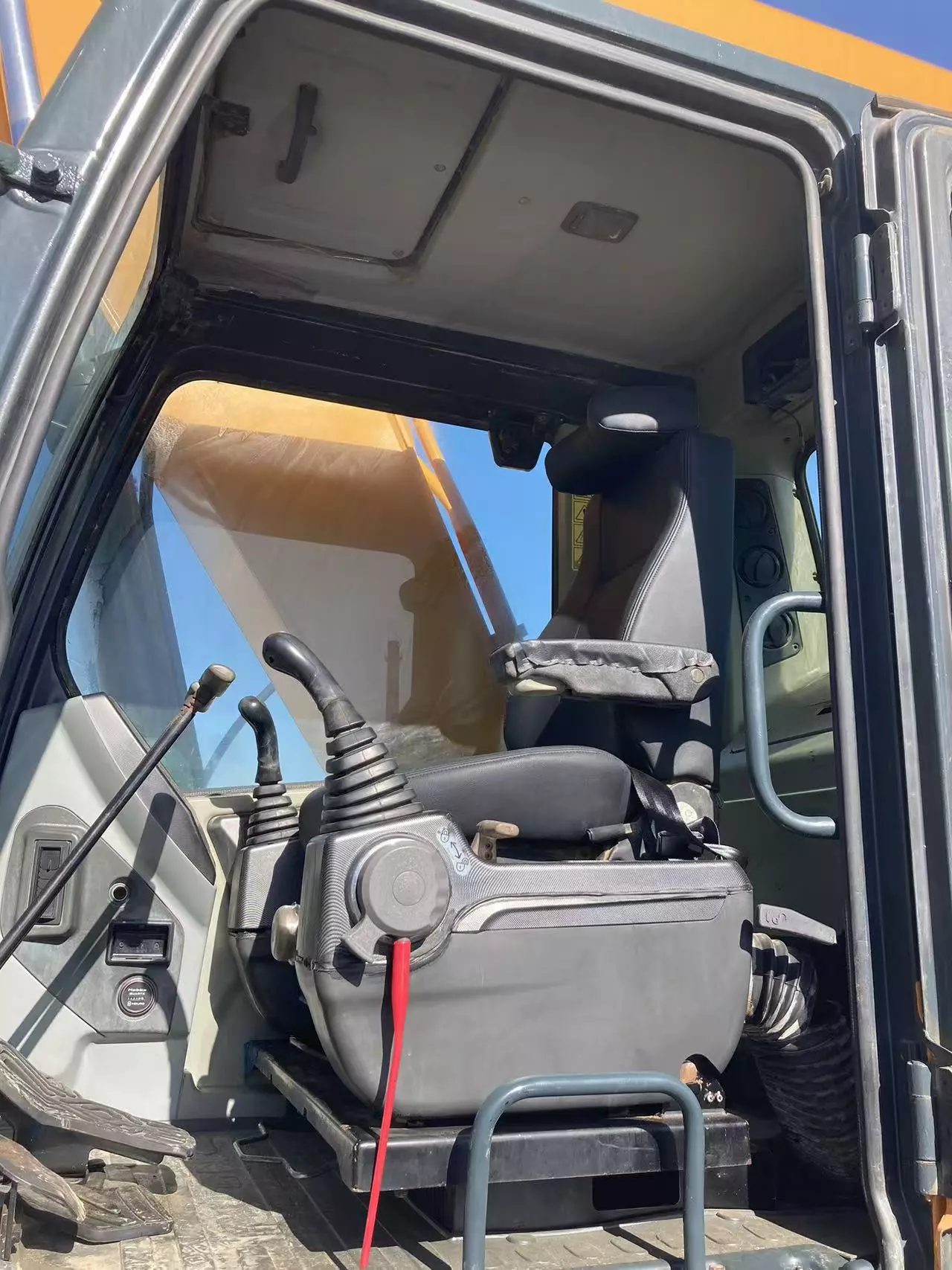 Hyundai R225LC-7, Гусеничные экскаваторы