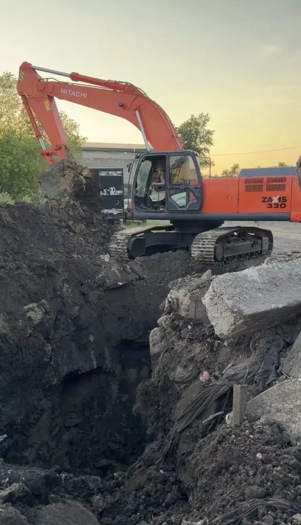 Hitachi ZX330, Гусеничные экскаваторы