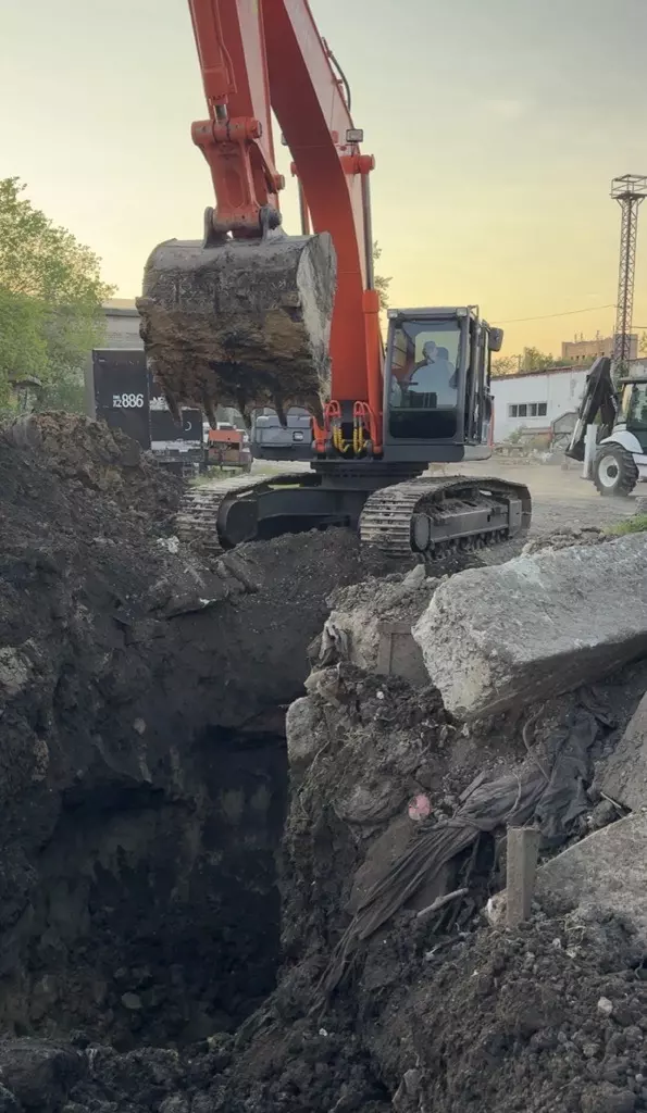 Hitachi ZX330, Гусеничные экскаваторы