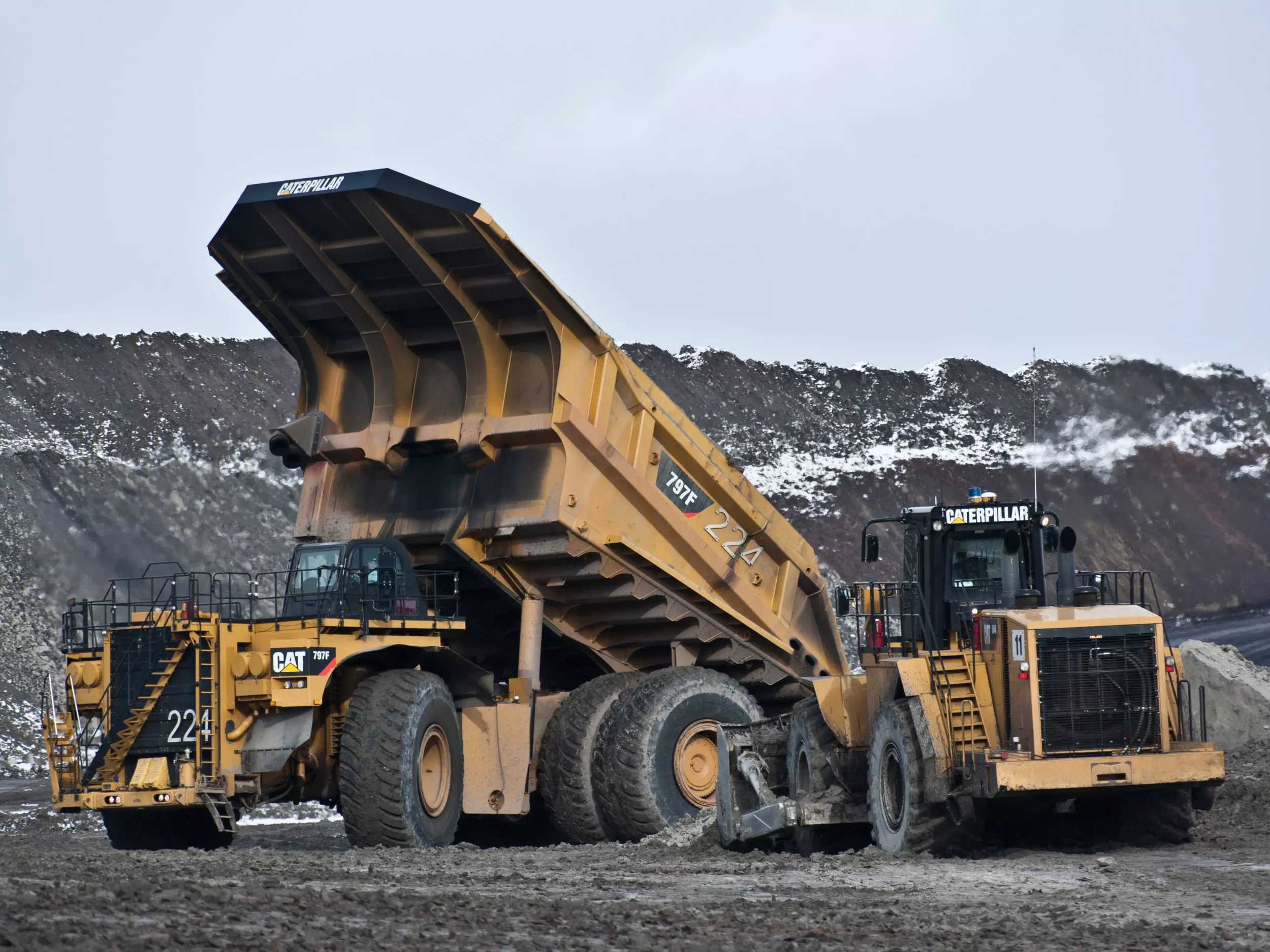 Caterpillar 797F, Карьерные самосвалы