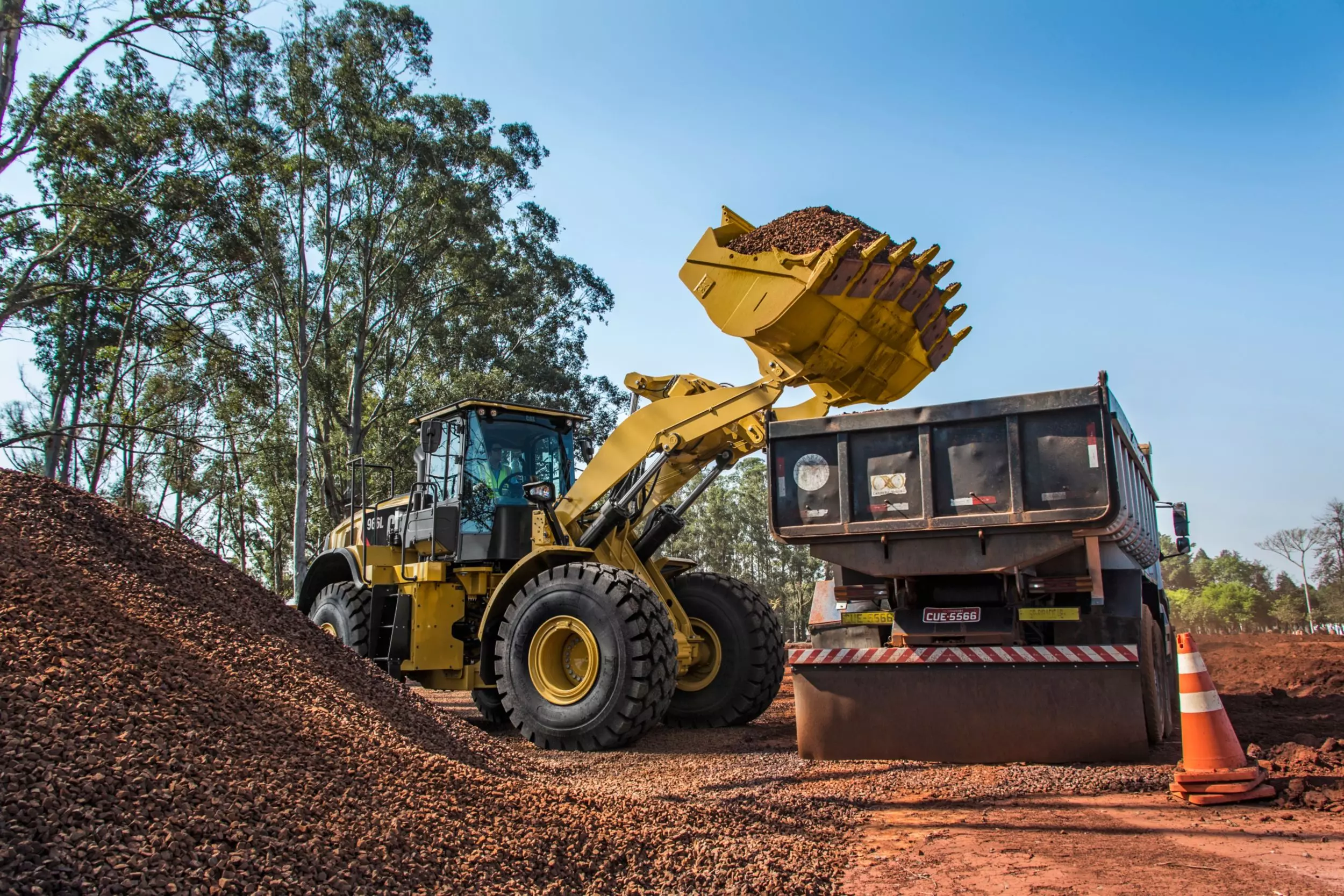 Caterpillar 966L, Фронтальные погрузчики