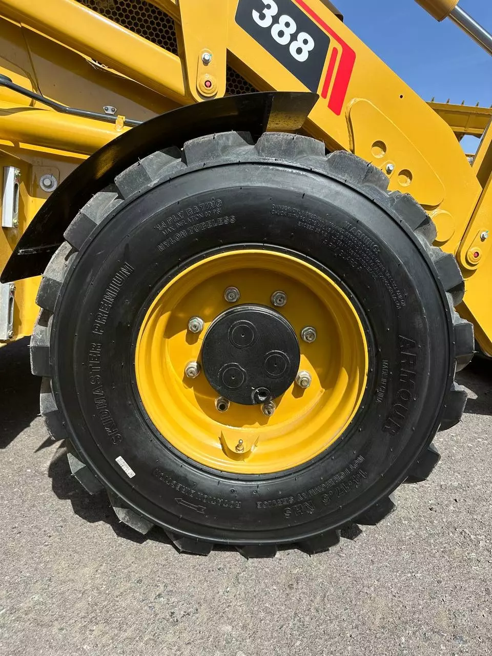 Shanmon 388, Экскаваторы-погрузчики