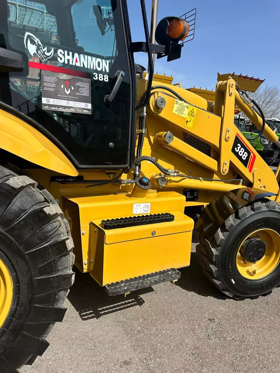 Shanmon 388, Экскаваторы-погрузчики