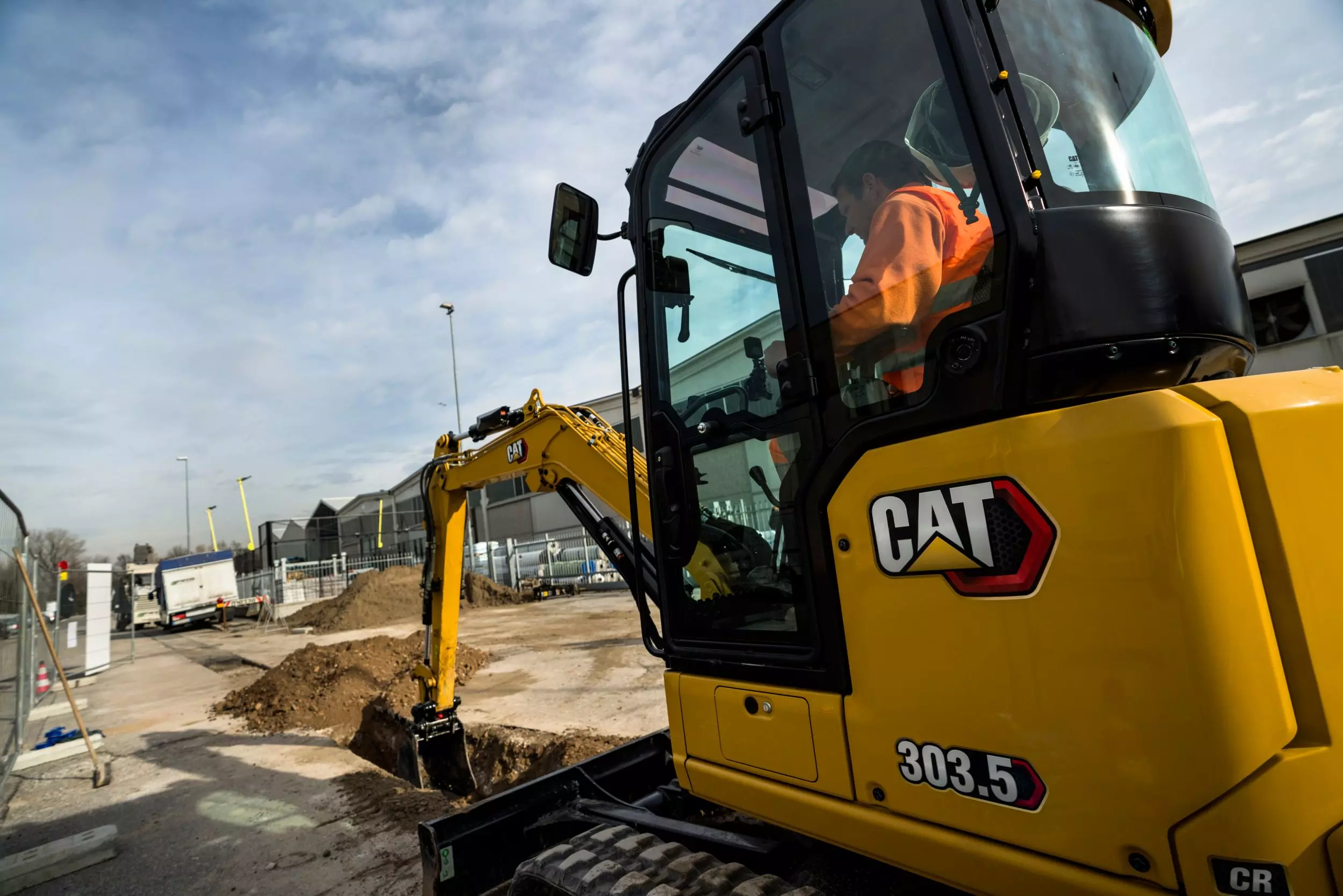 Caterpillar 303.5 CR, Мини-экскаваторы
