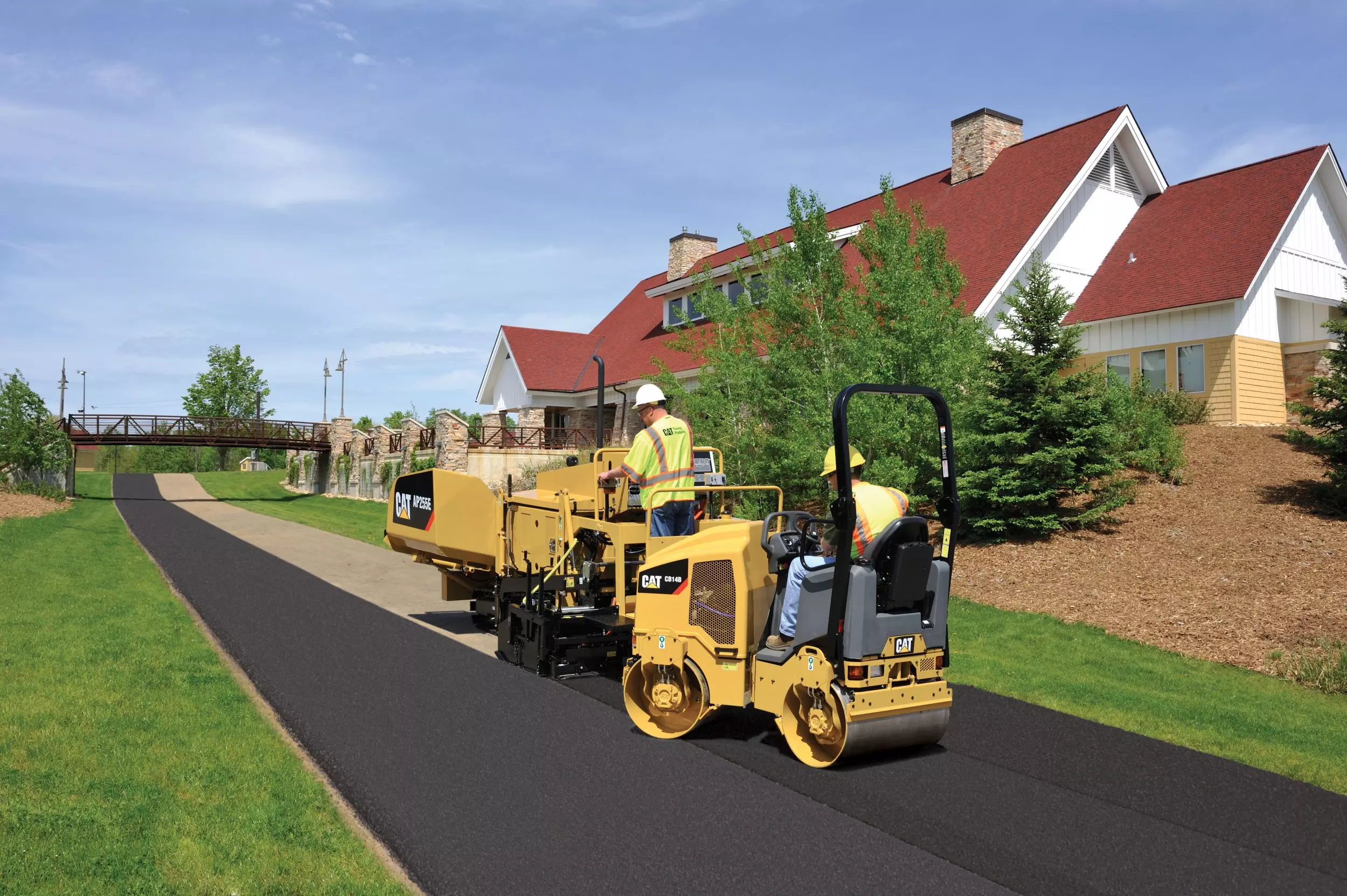 Caterpillar AP255E, Асфальтоукладчики