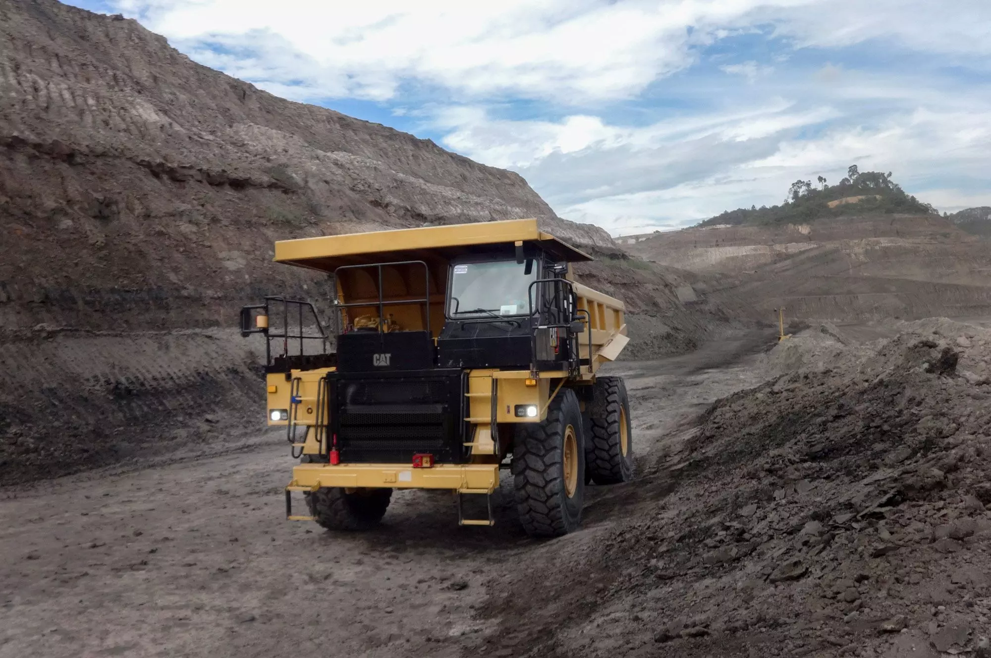 Caterpillar 773 (05), Карьерные самосвалы