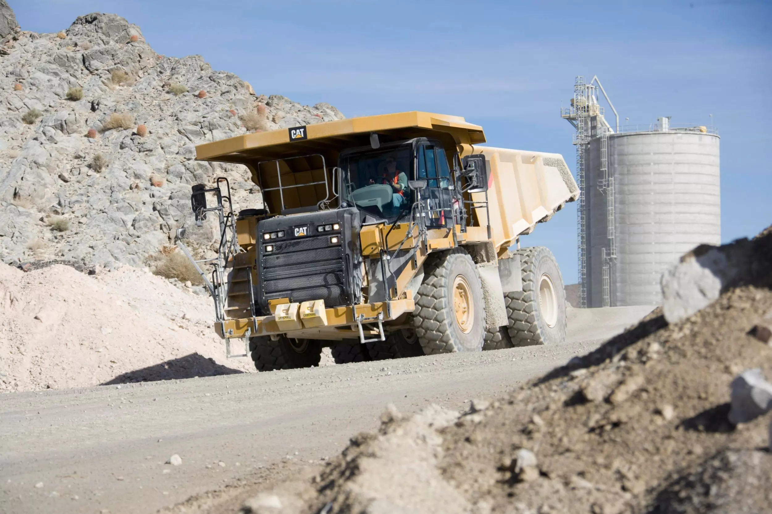 Caterpillar 775G, Карьерные самосвалы