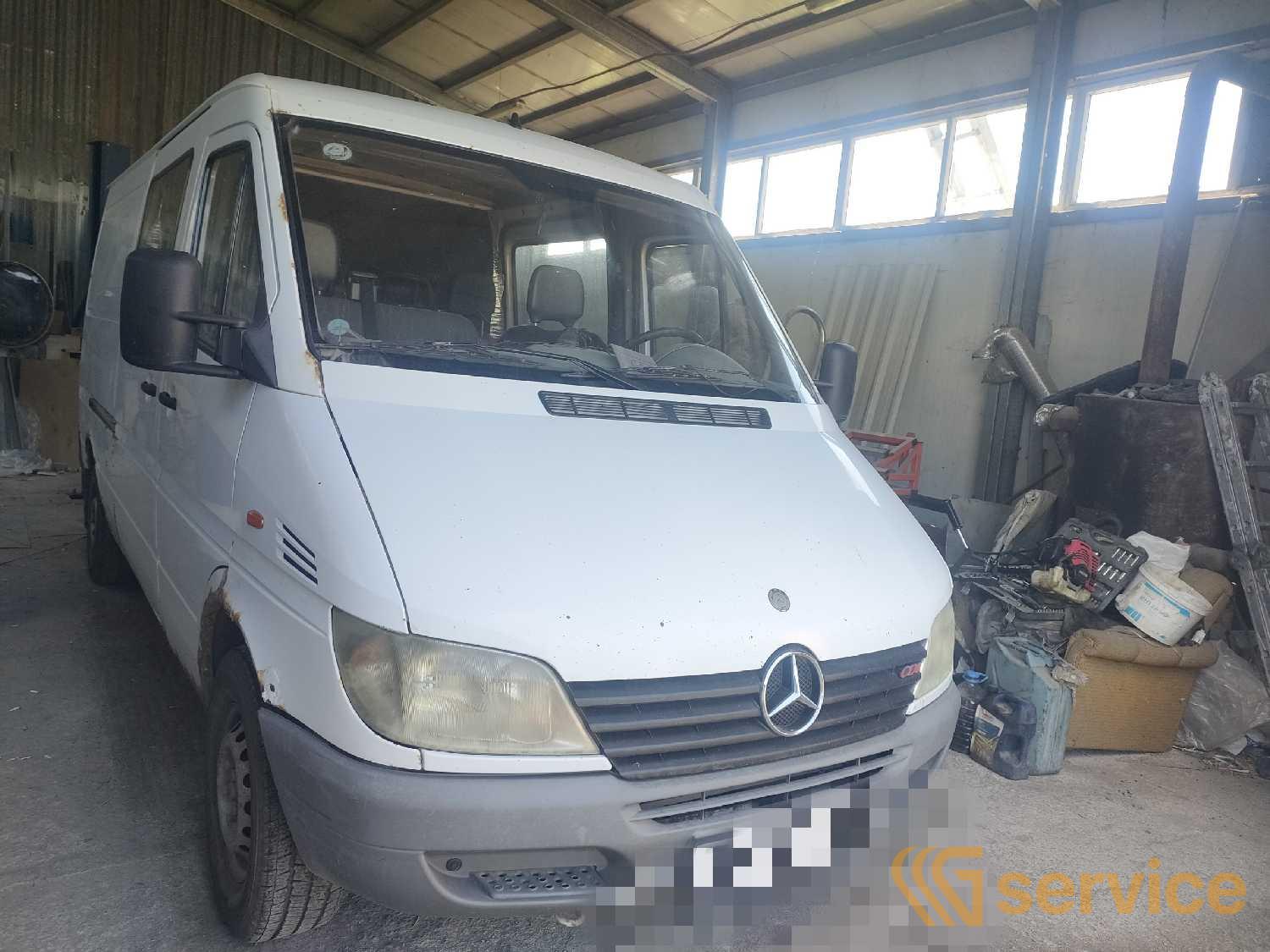 Mercedes-Benz 814