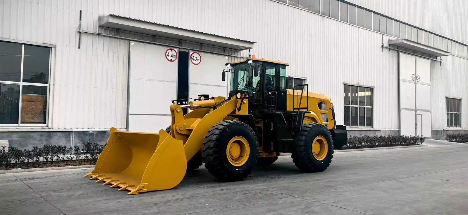 SHANMON 955G, Фронтальные погрузчики