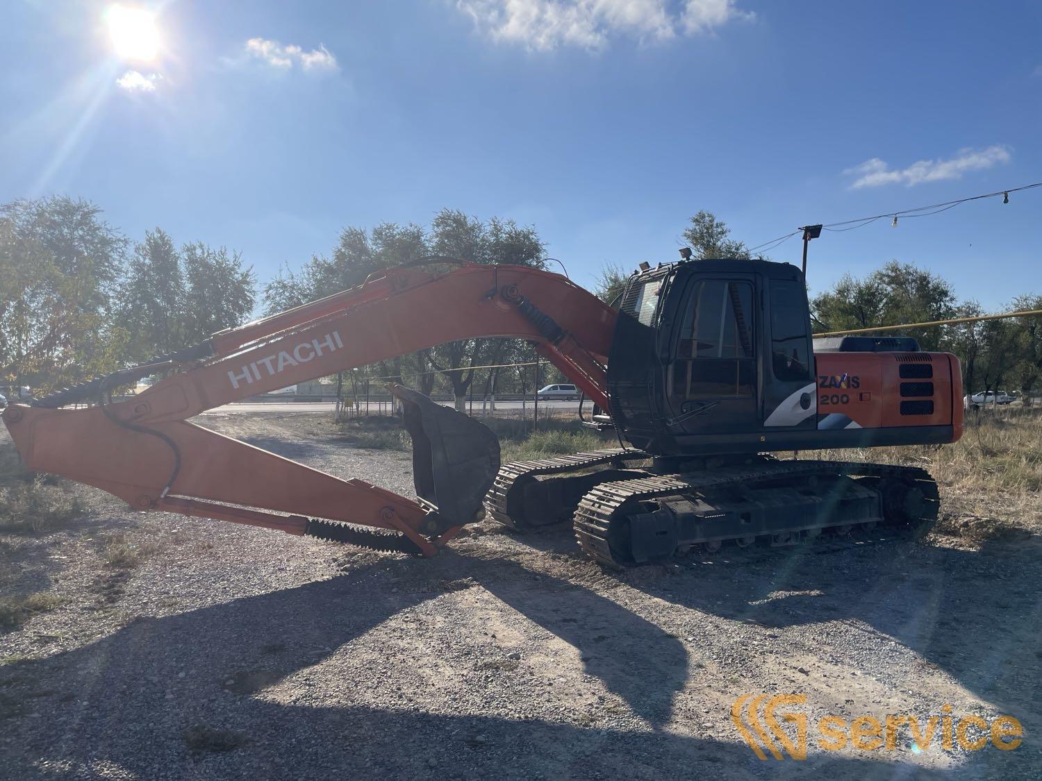 Hitachi EX 200