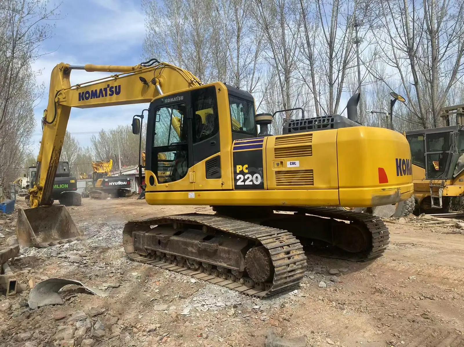Komatsu PC220-8