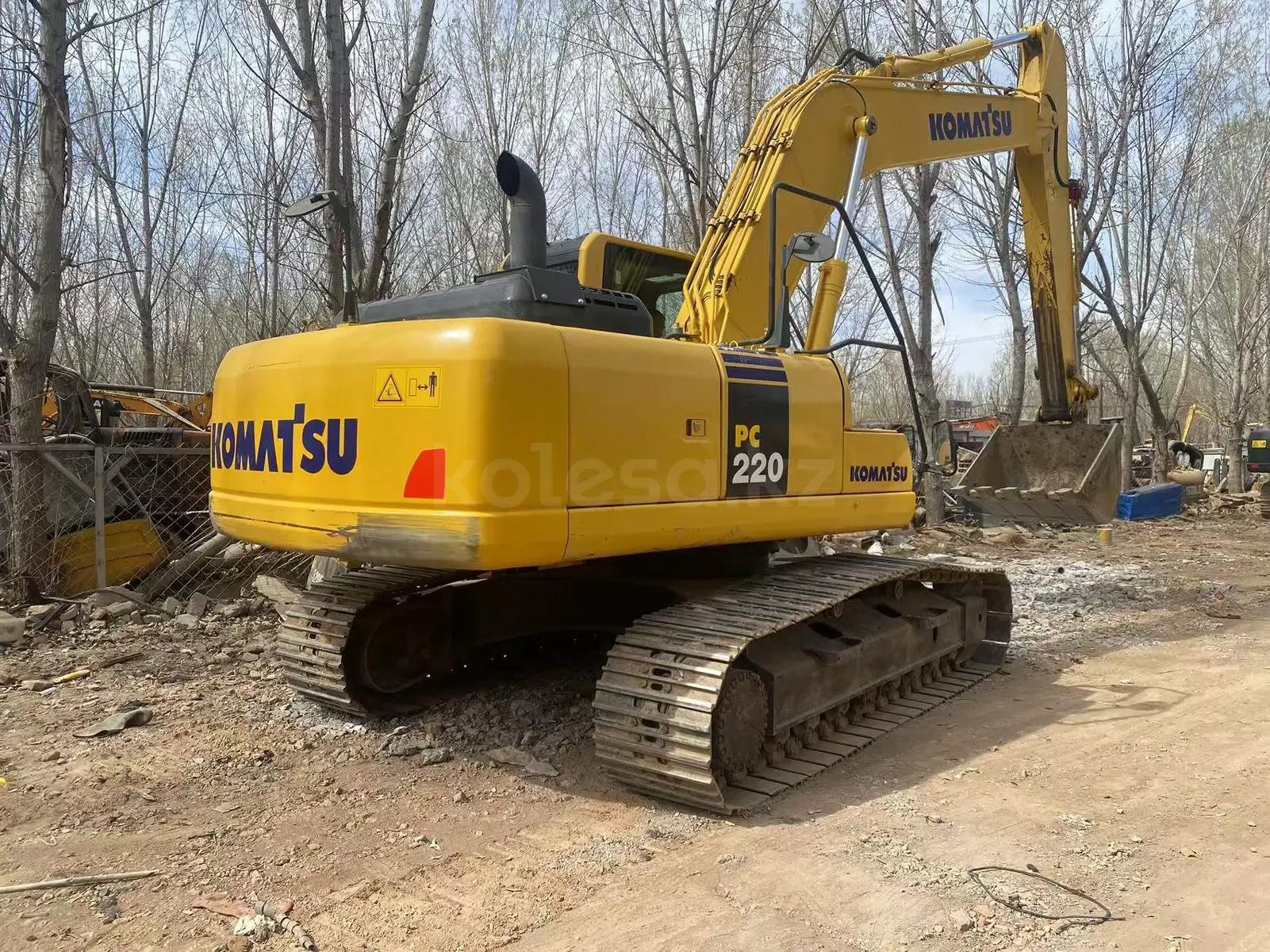Komatsu PC220-8