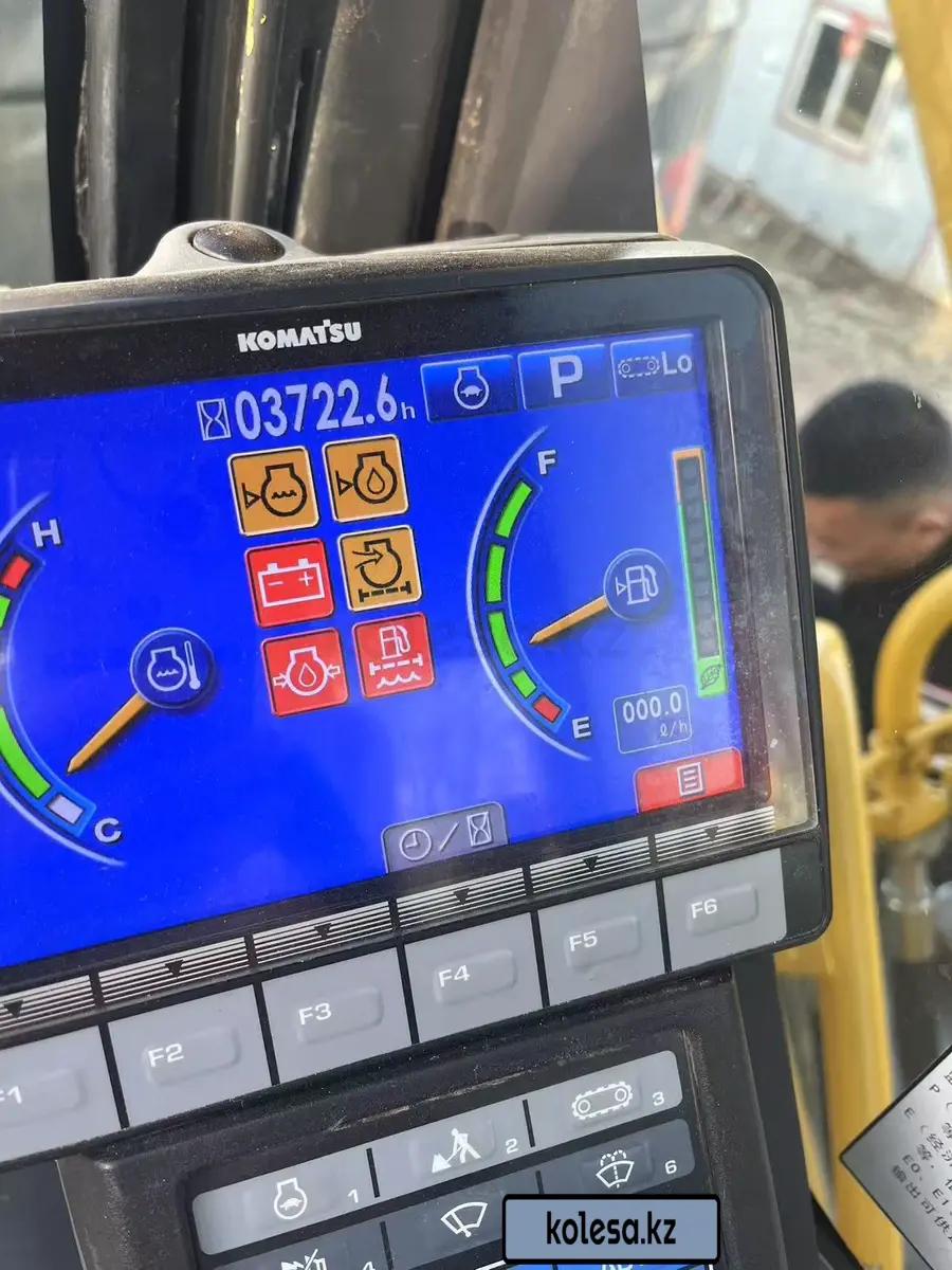 Komatsu PC220-8