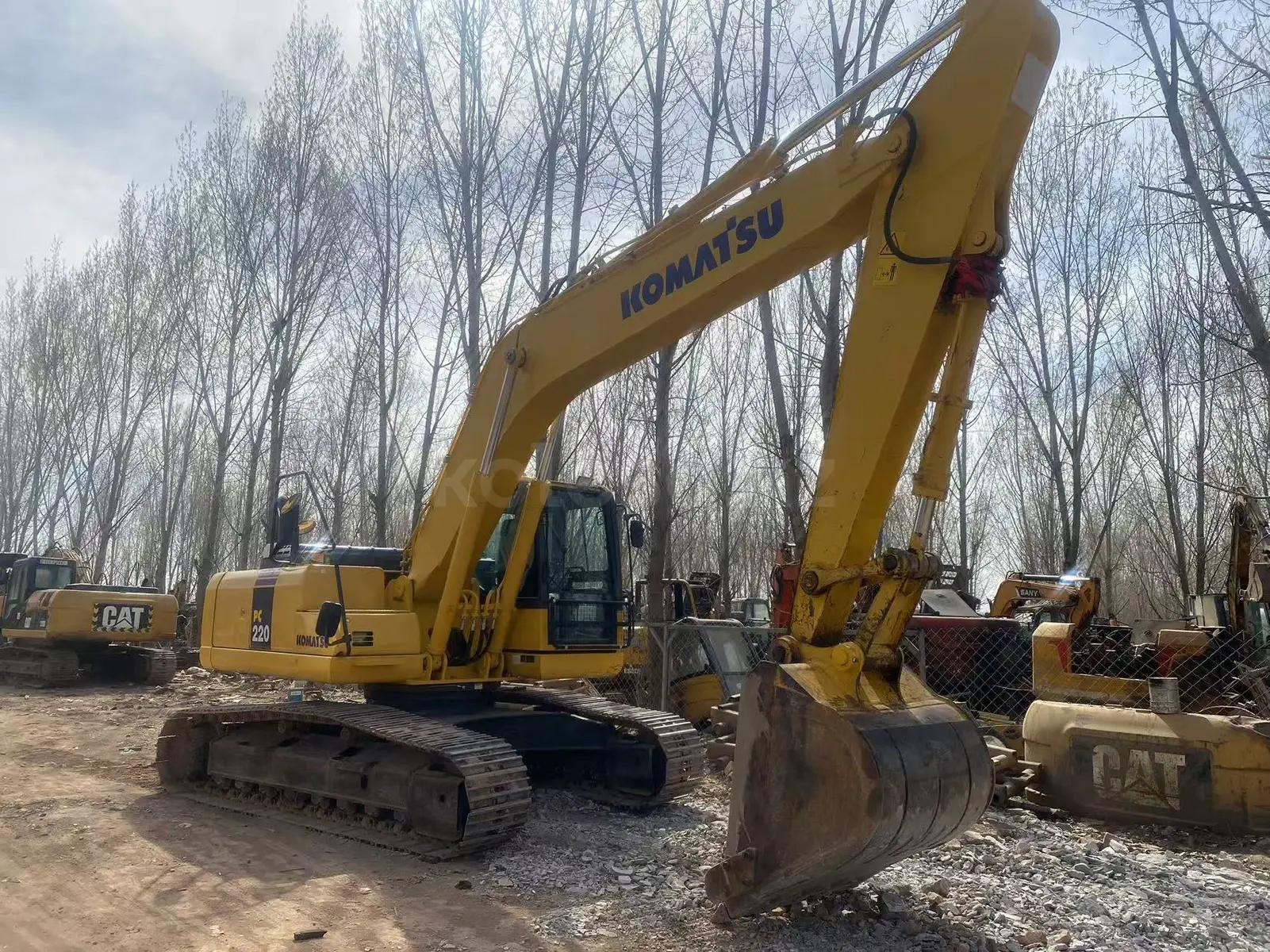 Komatsu PC220-8