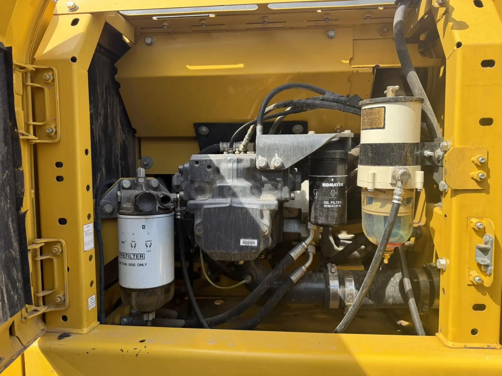 Komatsu PC220-8