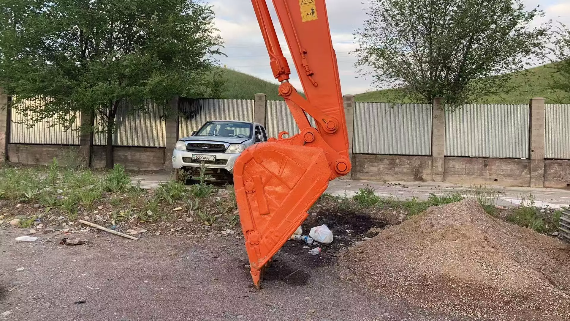Hitachi ZX230, Гусеничные экскаваторы