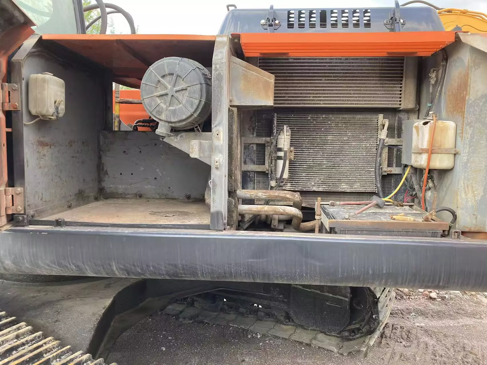 Hitachi ZX230, Гусеничные экскаваторы