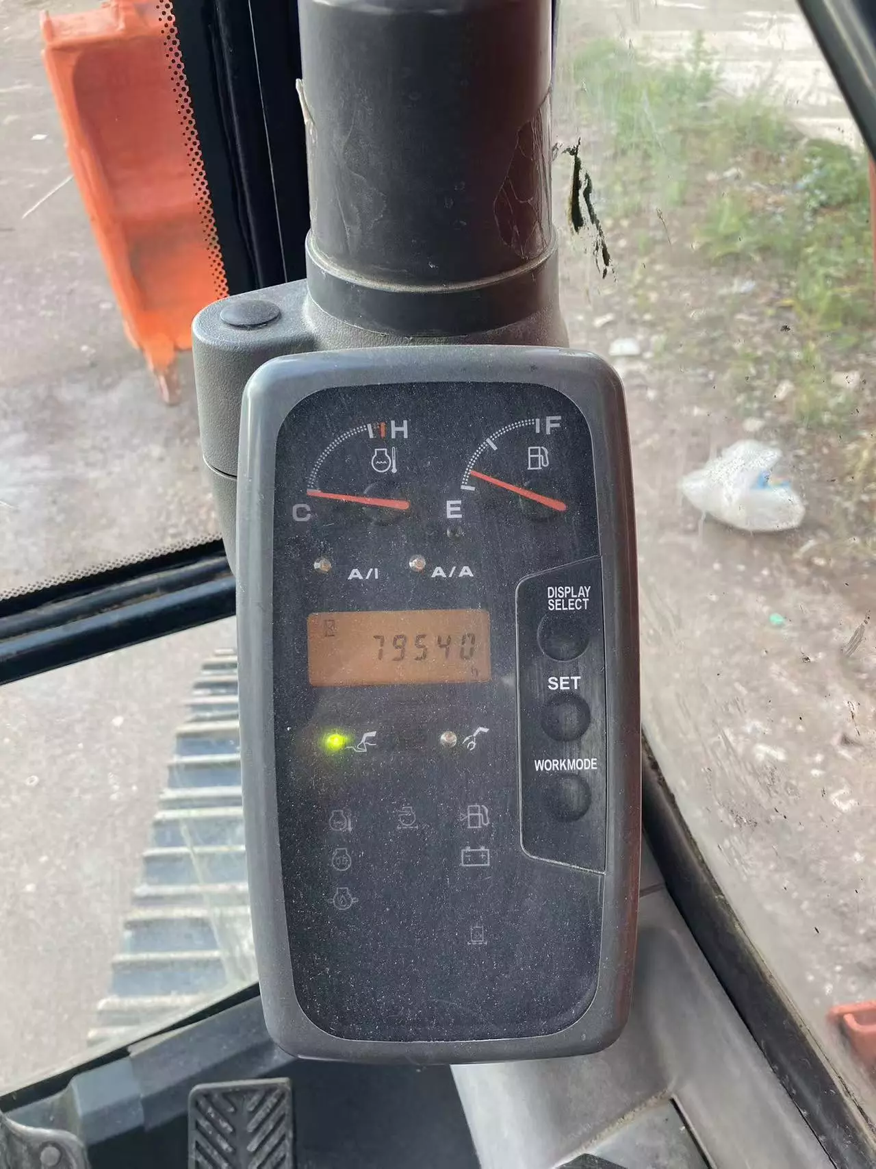Hitachi ZX230, Гусеничные экскаваторы