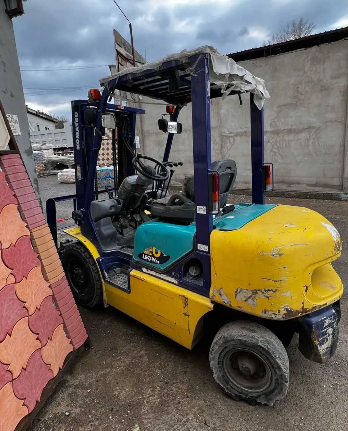 KOMATSU