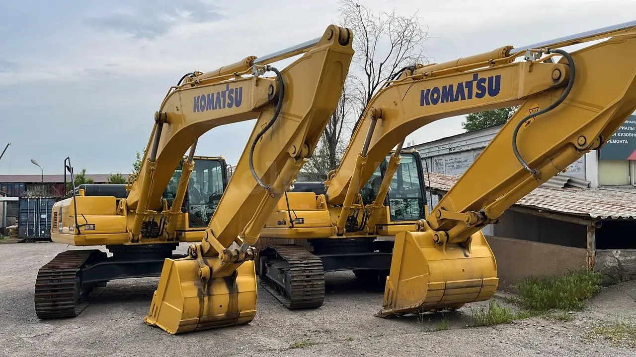 KOMATSU