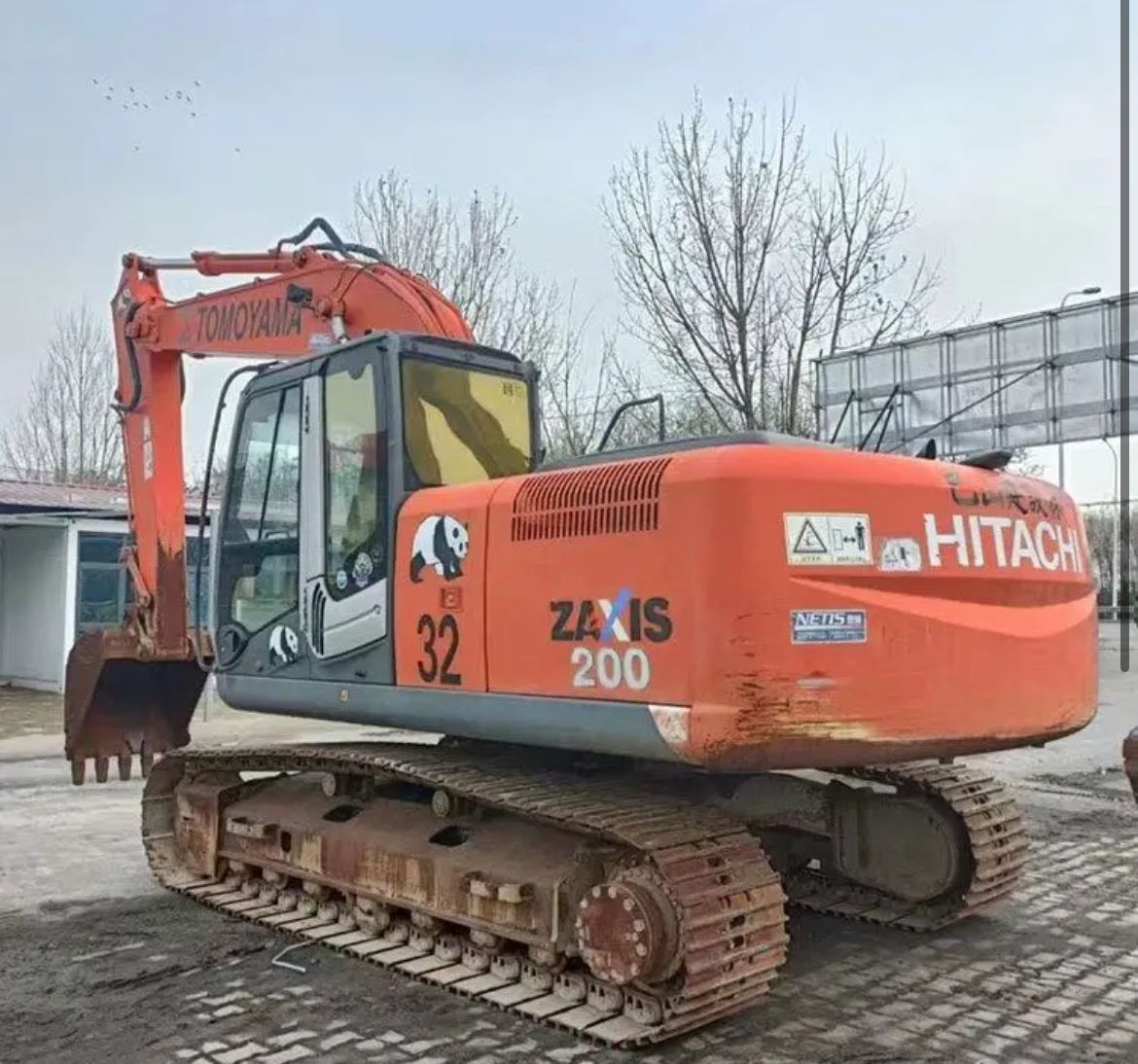 HITACHI
