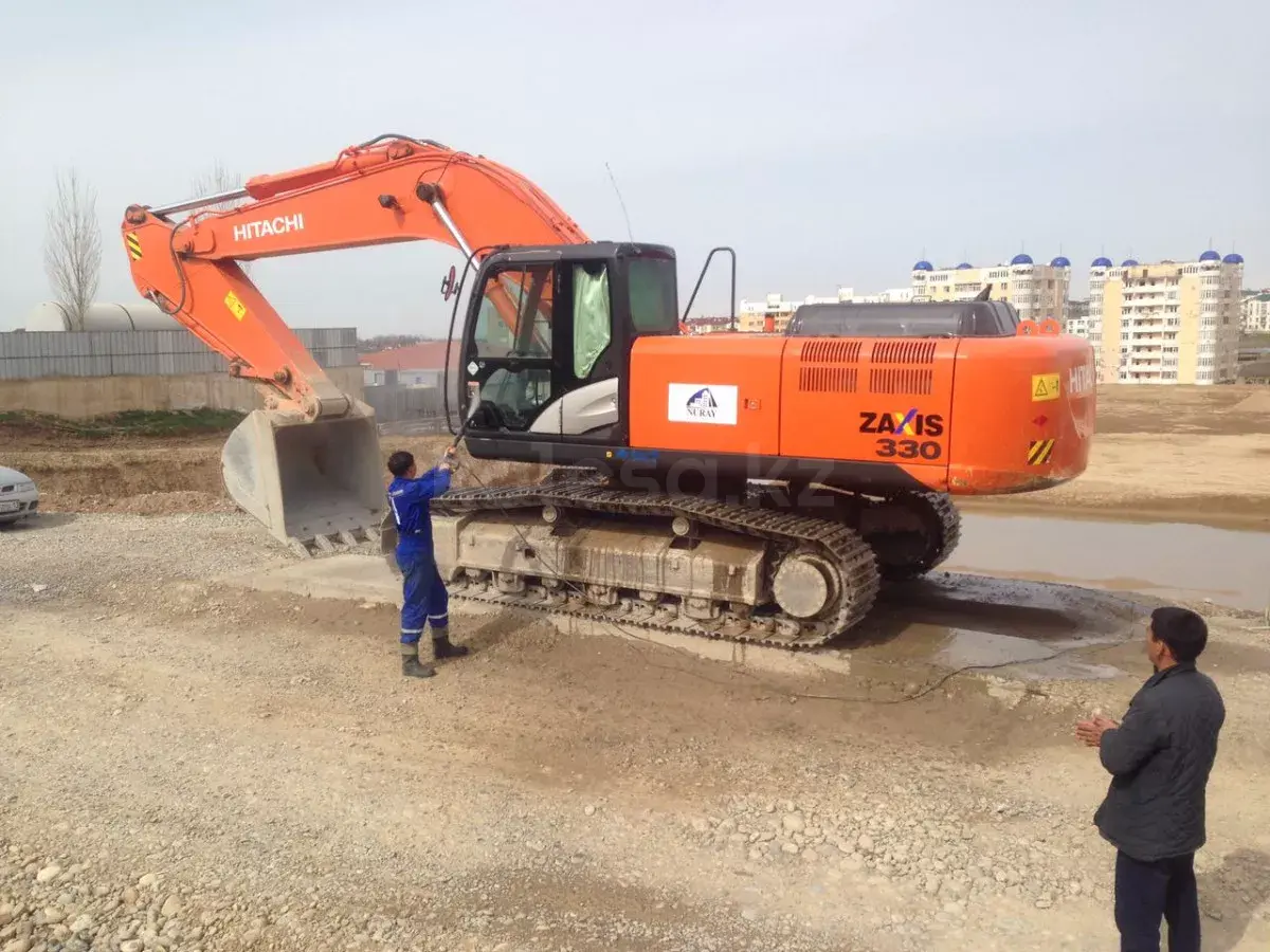 HITACHI