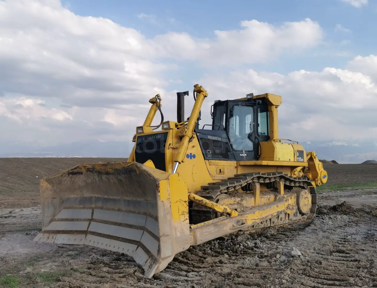 KOMATSU