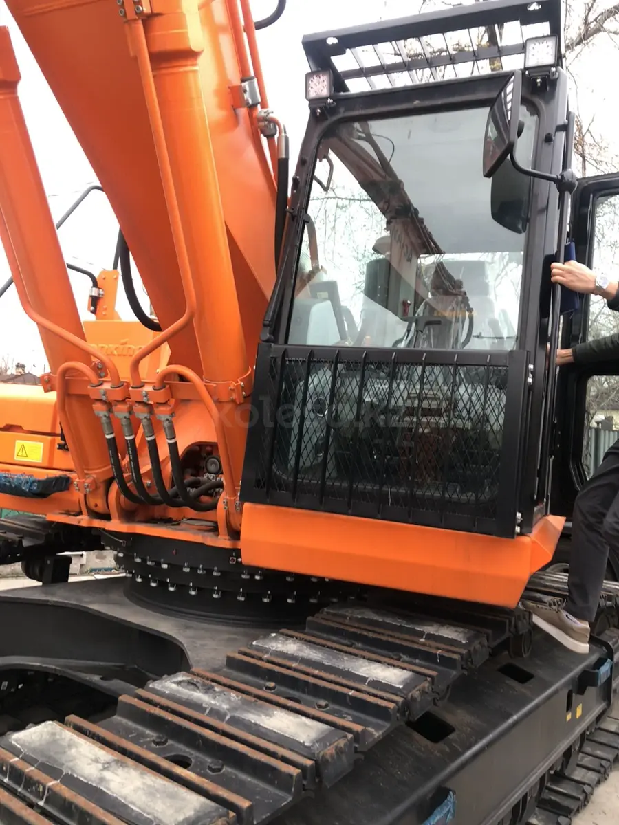 HITACHI