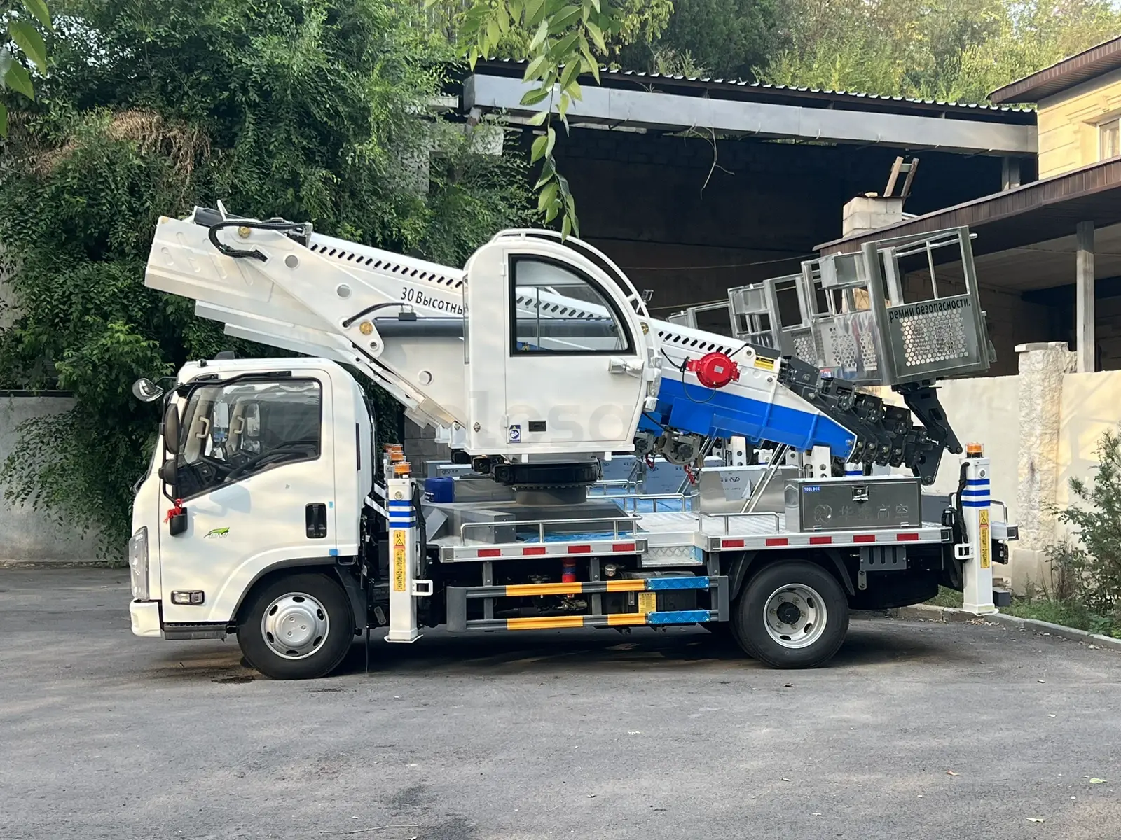 ISUZU