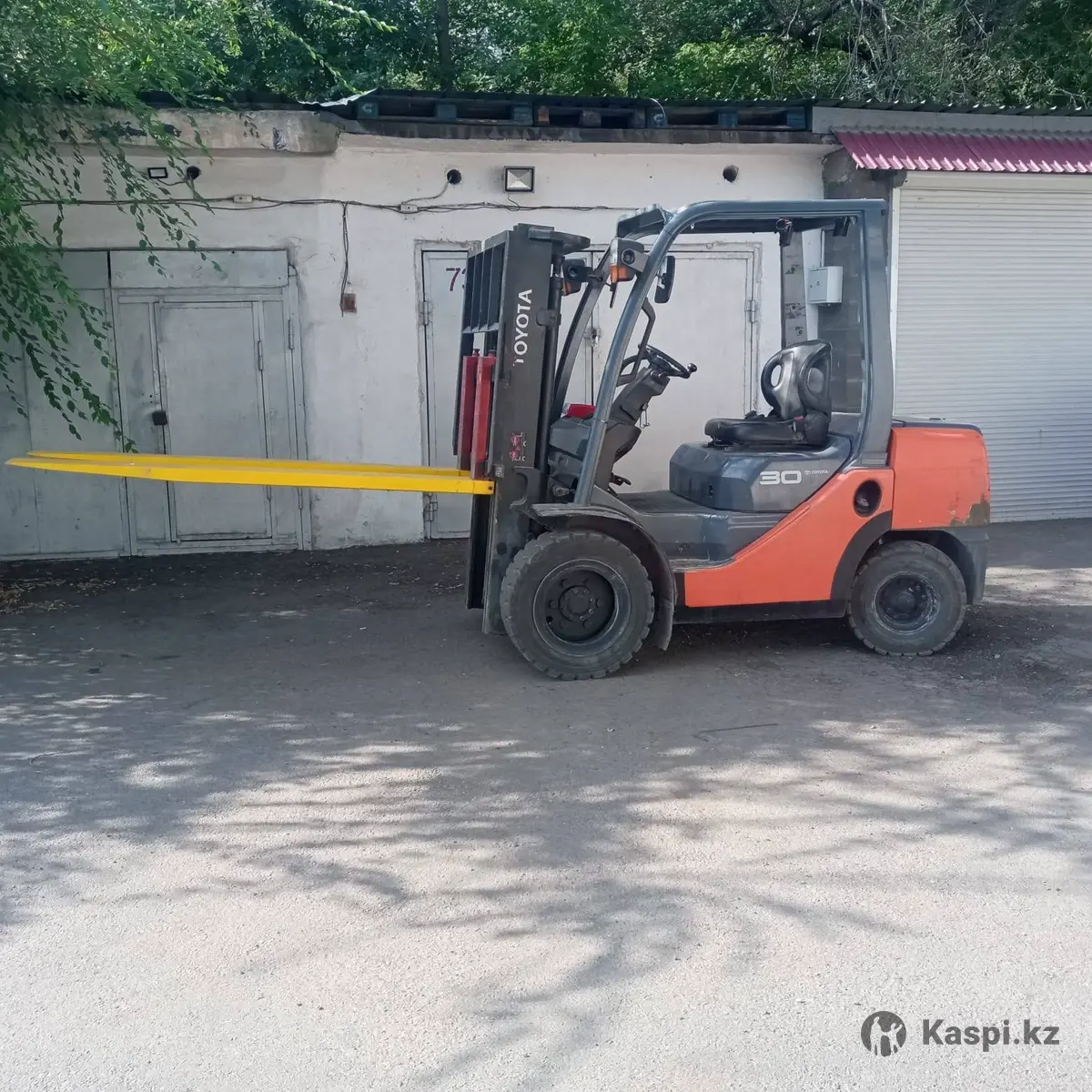 KOMATSU