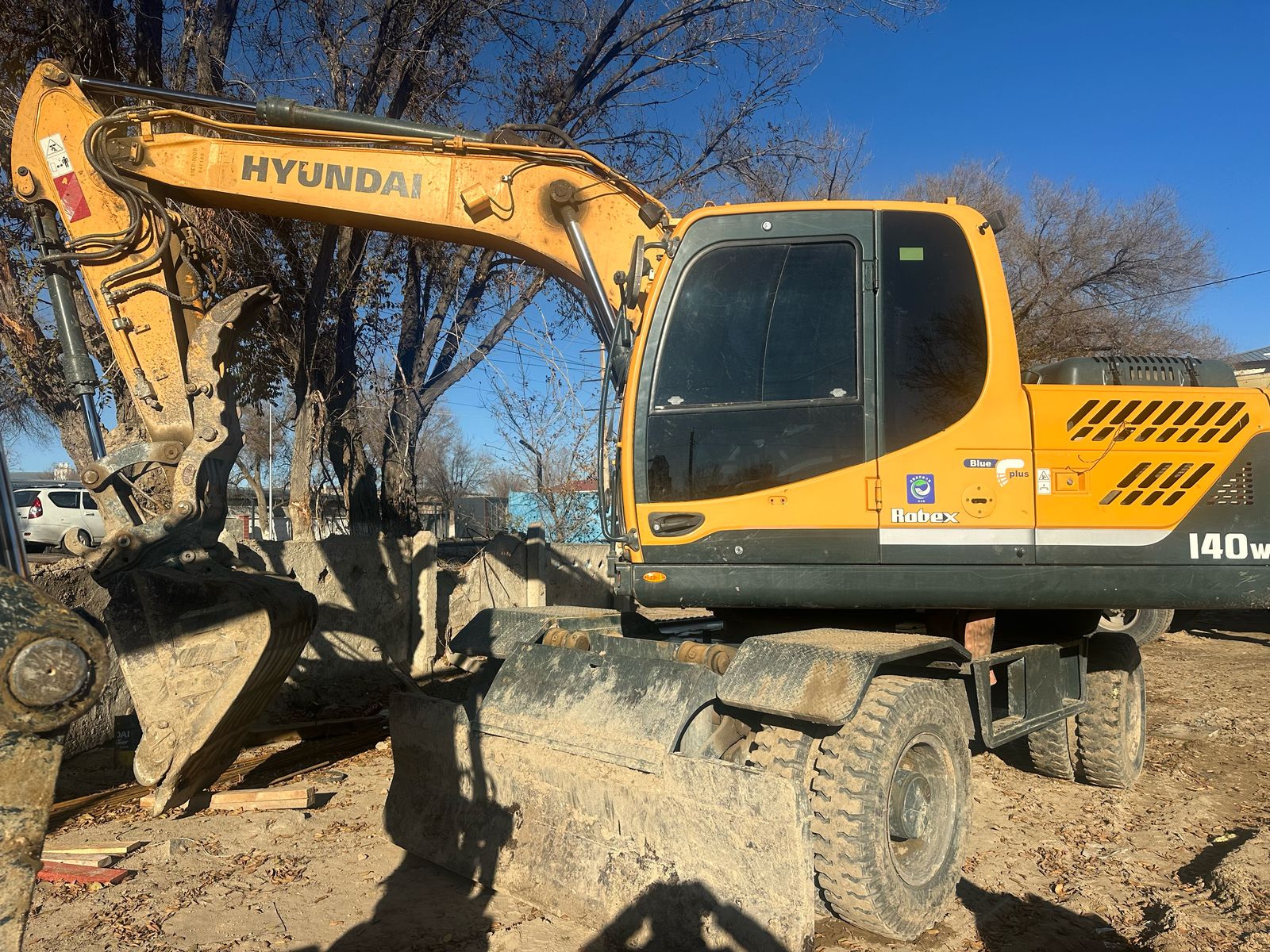 HYUNDAI